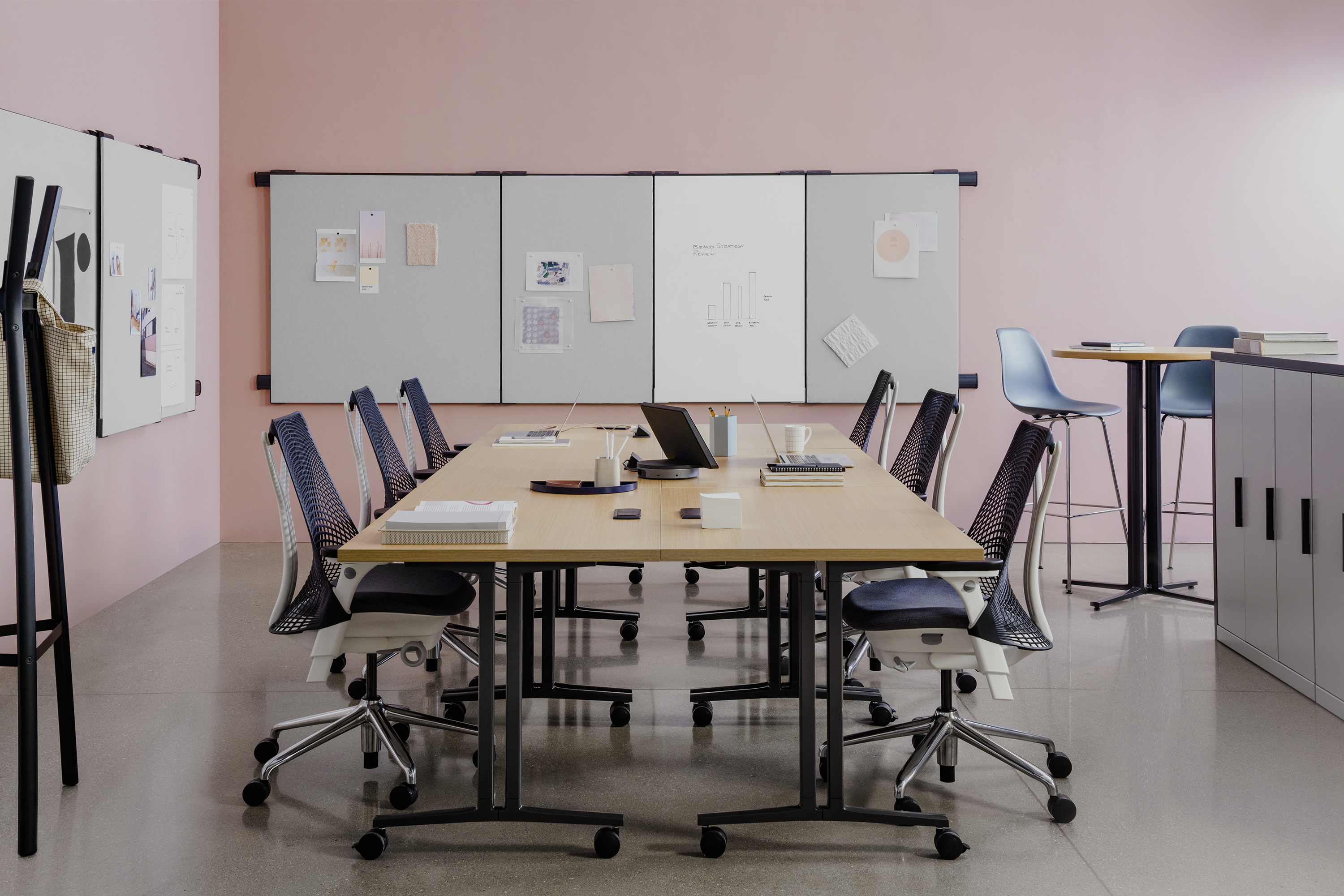 培训家具|书写板|办公家具|（中国）科技公司家具|飞地墙面活动书写板
